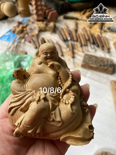 Tượng Di Lặc Để Ô Tô Gỗ Bách Xanh Cao 9 Ngang 8 Sâu 6 (cm)