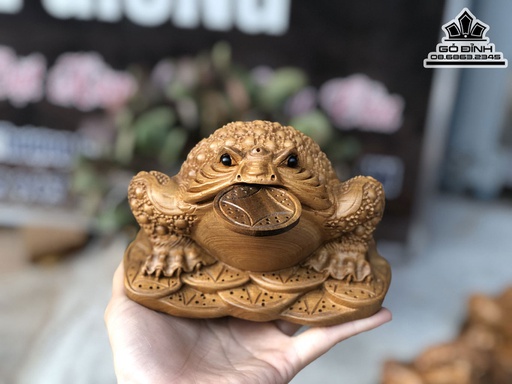 Tượng Cóc Ngậm Tiền Gỗ Bách Xanh Cao 15 Ngang 11 Sâu 9 (cm)