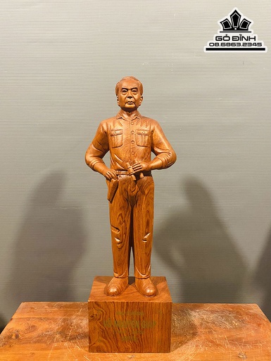 Tượng Đại Tướng Võ Nguyên Giáp Gỗ Hương Nguyên Khối Cao 60 Ngang 18 Sâu 12 (cm)