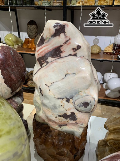 Tác Phẩm Đá Serpentine Cao 87 Ngang 46 Sâu 43 (cm)