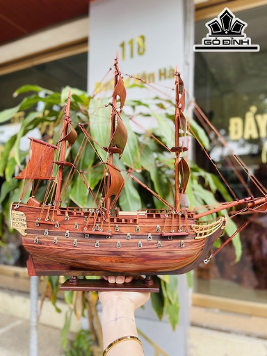 Tác Phẩm Thuyền Gỗ Trắc Cao 45 Ngang 40 Sâu 12 (cm)