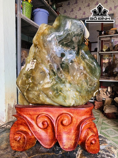 Tác Phẩm Đá Ngọc Lục Bảo 32kg