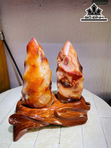 Tác Phẩm Đá Mã Não Cao 22 Ngang 26 (cm) 2,4kg