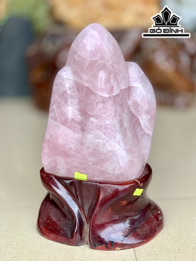 Tác Phẩm Đá Thạch Anh Hồng Cao 39 Ngang 20 (cm) 8,49kg