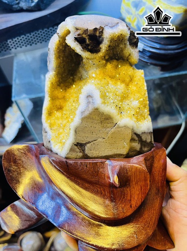 Hốc Đá Thạch Anh Vàng Cao 23 (cm) 2,6kg