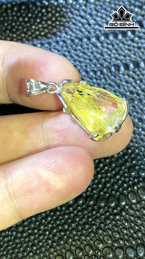 Mặt Dây Chuyền Đá Thạch Anh Tóc Vàng Cao 20 Ngang 14 Sâu 6,8 (mm) 2,8gr