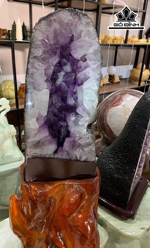 Tinh Thể Đá Thạch Anh Tím Cao 67 Ngang 28 Sâu 30 (cm) 29.5kg