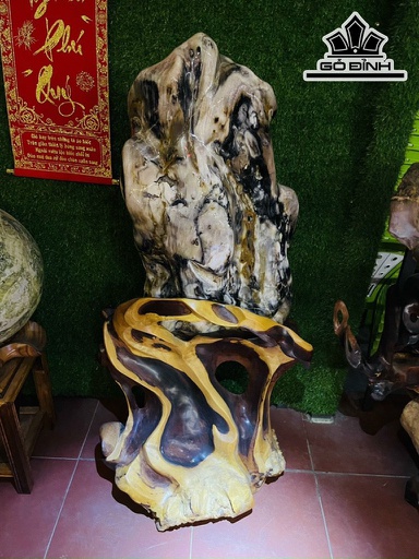 Tác Phẩm Gỗ Hóa Thạch Cao 143 Ngang 43 (cm) 100kg