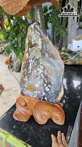 Tác Phẩm Đá Canxedon Cao 49 Ngang 22 (cm) 4,5kg