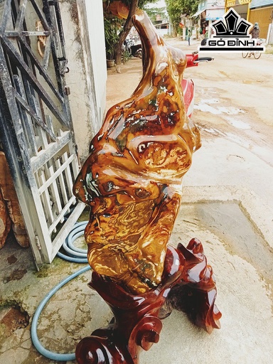 Tác Phẩm Đá Canxedon Cao 127 Ngang 47 (cm) 85kg