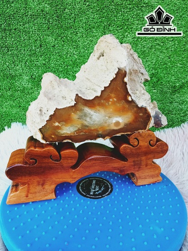 Tác Phẩm Đá Mã Não Cao 21 Ngang 18 (cm) 2,4kg