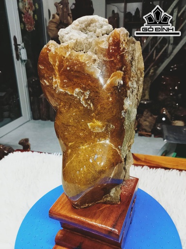 Tác Phẩm Đá Mã Não Cao 29 Ngang 12 (cm) 3,8kg