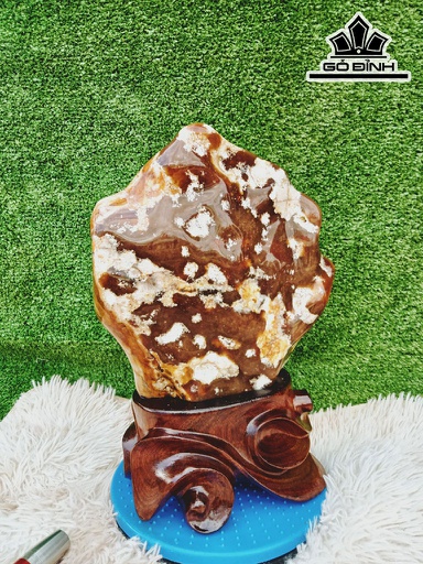 Tác Phẩm Đá Mã Não Cao 39 Ngang 28 (cm) 8,2kg