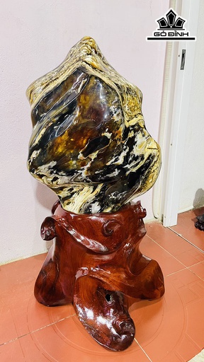 Tác phẩm Đá Mã Não Cao 90  Rộng 42 Sâu 22(cm) 60kg