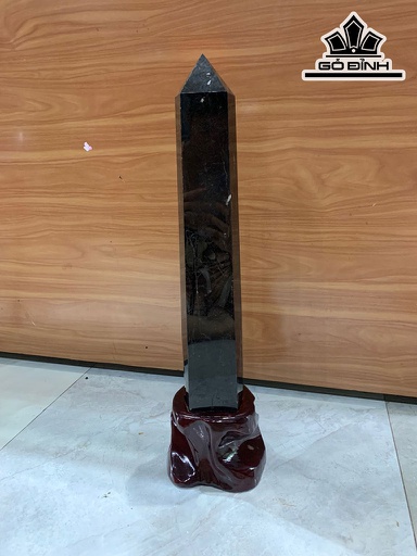 Tác Phẩm Đá Thạch Anh Đen Cao 58 Ngang 15 Sâu 15 (cm) 7,3kg