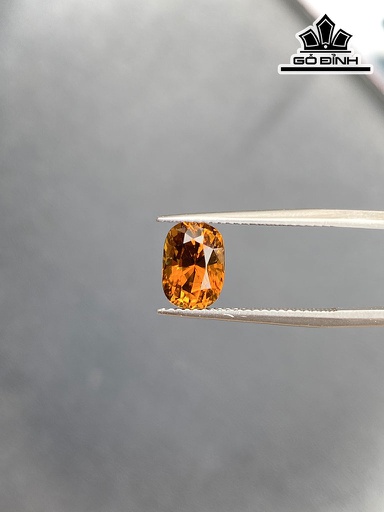 Viên Đá Đá Tourmaline Cao 9,2 Ngang 6,7 Sâu 6 (mm) 2,4cts