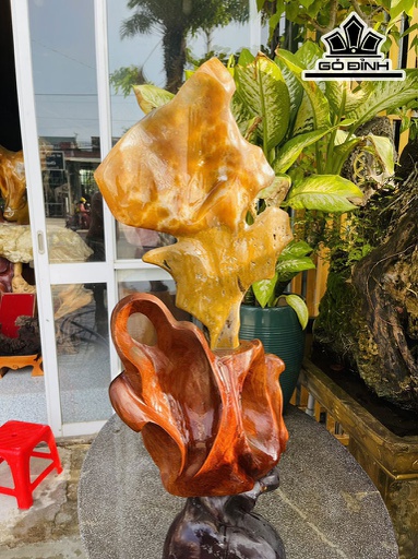 Tác Phẩm Đá Can Thạch Đỏ Cao 66 (cm) 7kg