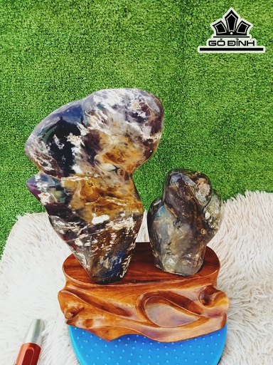 Tác Phẩm Đá Mã Não Cao 34 Ngang 22 (cm) 6kg