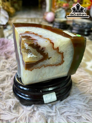 Tác Phẩm Đá Mã Não Cao 12 Ngang 13 (cm) 1,2kg