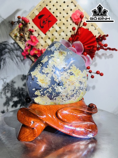 Tác Phẩm Đá Mã Não Cao 19 Ngang 17 (cm) 3,6kg