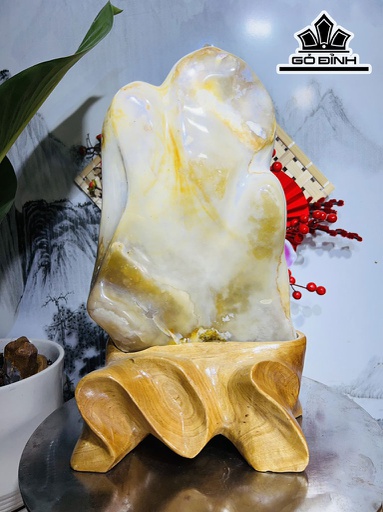 Tác Phẩm Đá Mã Não Cao 38 Ngang 23 (cm) 5,7kg