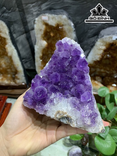 Búi Đá Thạch Anh Tím Cao 10 Ngang 11 Sâu 8 (cm) 0,8kg