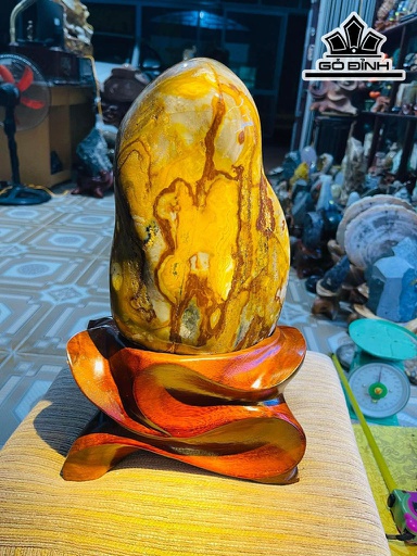 Tác Phẩm Đá Mã Não Cao 35 (cm) 7kg