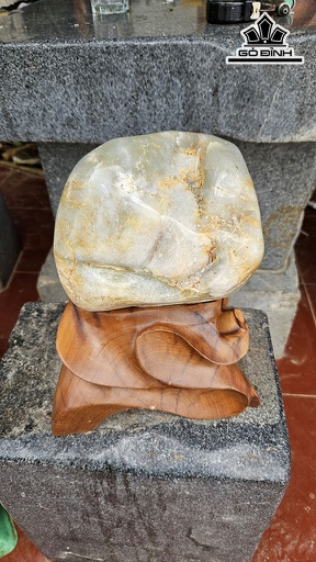 Tác Phẩm Đá Mã Não Cao 26 Ngang 17 (cm) 8,5kg