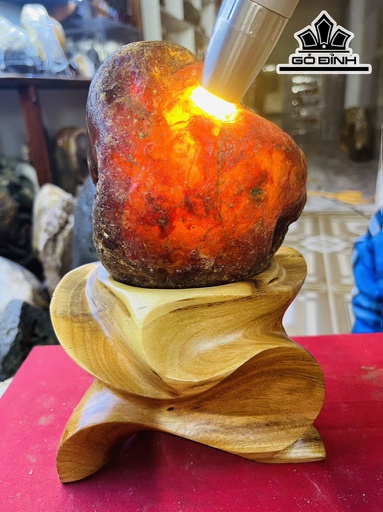 Tác Phẩm Đá Mã Não Cao 23 (cm) 2,45kg