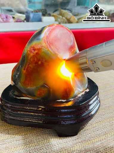 Tác Phẩm Đá Mã Não Đỏ 1,5kg