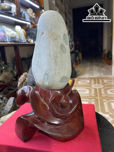 Tác Phẩm Đá Phỉ Thúy Cao 26 (cm) 3,3kg