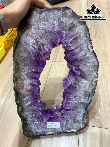 Lát Cắt Đá Thạch Anh Tím Cao 37 Ngang 24,4 (cm) 6,38kg