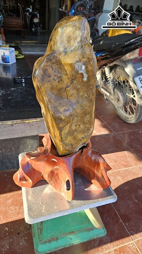 Tác Phẩm Đá Canxedon Vàng  Cao 55 Ngang 19 (cm) 21kg