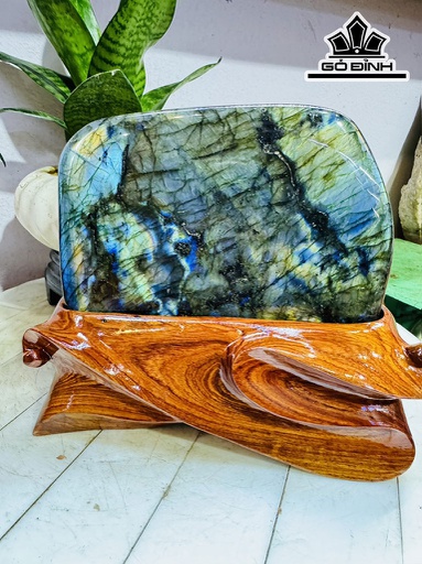 Tác Phẩm Đá Xà Cừ (Labradorite) Cao 18 Ngang 17 (cm) 2,9kg