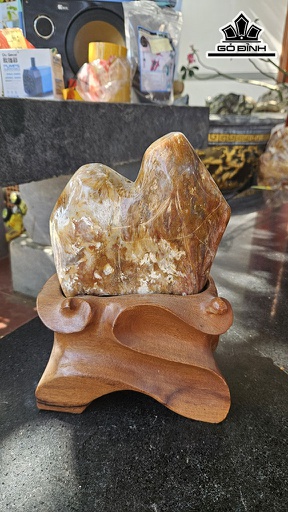 Tác Phẩm Đá Mã Não Đỏ Vàng Cao 27  Ngang 17 (cm) 4,8kg