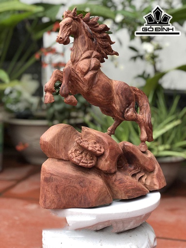 Tượng Ngựa Phong Thủy (Nhất Mã Phi Thiên) Gỗ Cẩm Cao 39 Ngang 30 Sâu 14 (cm)