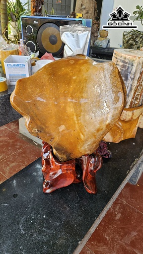 Tác Phẩm Đá Mã Não Vàng Cao 51 Ngang 35 (cm) 28kg