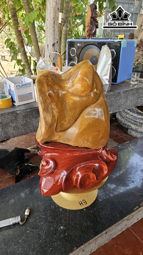 Tác Phẩm Đá Mã Não Vàng Mật Ong Cao 45 Ngang 22 (cm) 20kg