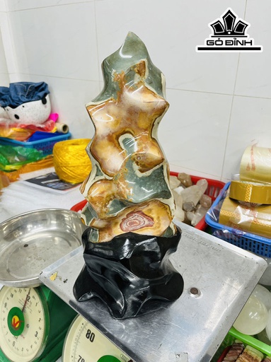 Tác Phẩm Đá Canxedon Cao 40 Ngang 15 (cm) 5,45kg