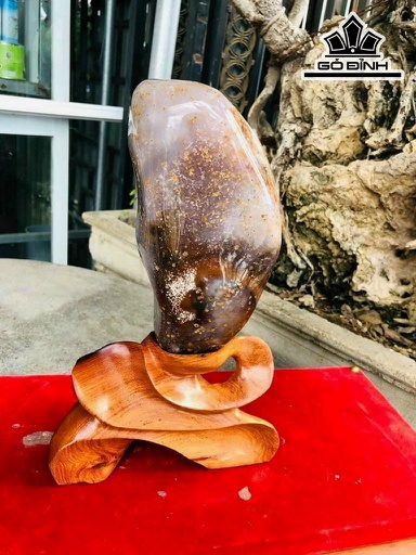 Tác Phẩm Đá Mã Não Cao 32 (cm) 3,4kg