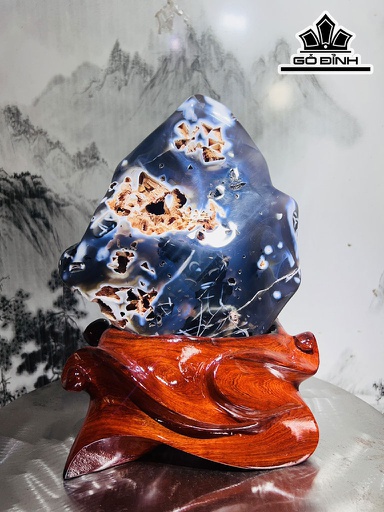 Tác Phẩm Đá Mã Não Cao 27 Ngang 20 (cm) 4,5kg