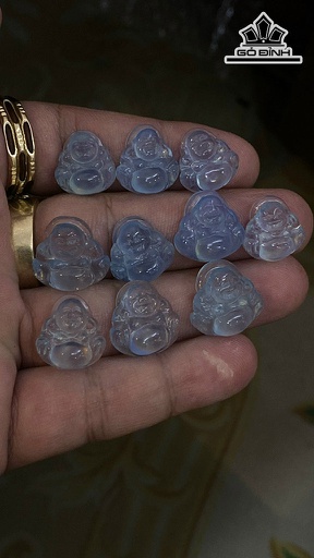 Mặt Dây Chuyền Di Lặc Đá Aquamarine Cao 14,6 - 18 Ngang 13,7 - 18,2 Sâu 5,8 - 6,2 (mm)