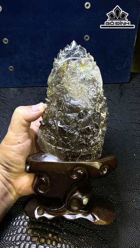 Tác Phẩm Hoàng Thần Tài Bảo Thiên Đá Thạch Anh Tóc Vàng Cao 156,6 Ngang 81 Sâu 39 (mm) 586,8g