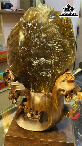 Tác Phẩm Rồng Hoa Thị Đá Thạch Anh Tóc Vàng Cao 169 Ngang 148 Sâu 40 (mm) 1506g