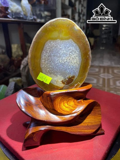 Tác Phẩm Đá Mã Não Vàng Mật Ong Cao 20 (cm) 0,6kg