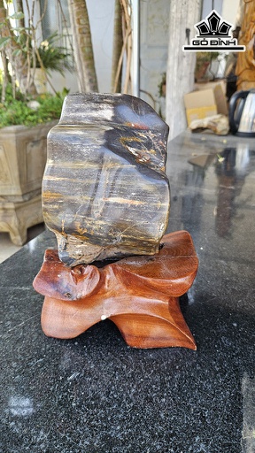 Tác Phẩm Gỗ Hóa Thạch Cao 28 Ngang 12 (cm) 4kg