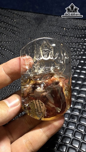 Mặt Dây Chuyền Quan Âm Đá Thạch Anh Nhiễm Sắc Thể Cao 70,89 Ngang 43,71 Sâu 15,22 (mm) 317,12cts