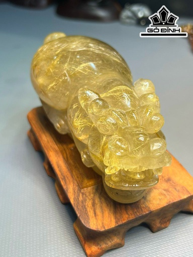 Tác Phẩm Tỳ Hưu Thiên Lộc Đá Thạch Anh Tóc Vàng Cao 135,7 Ngang 61,4 Sâu 55,7 (mm) 586,4g