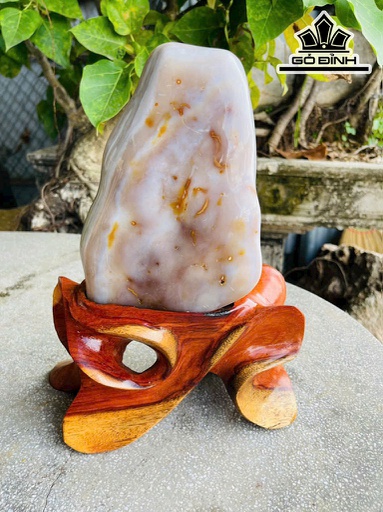 Tác Phẩm Đá Mã Não Cao 29 (cm) 2,8kg