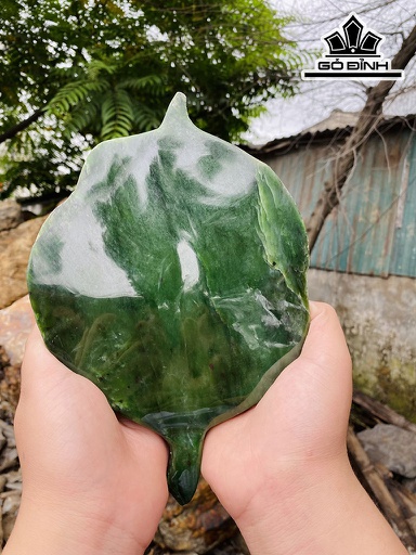 Tác Phẩm Bồ Đề Tâm Đá Ngọc Bích Cao 23 Ngang 15,5 (cm)